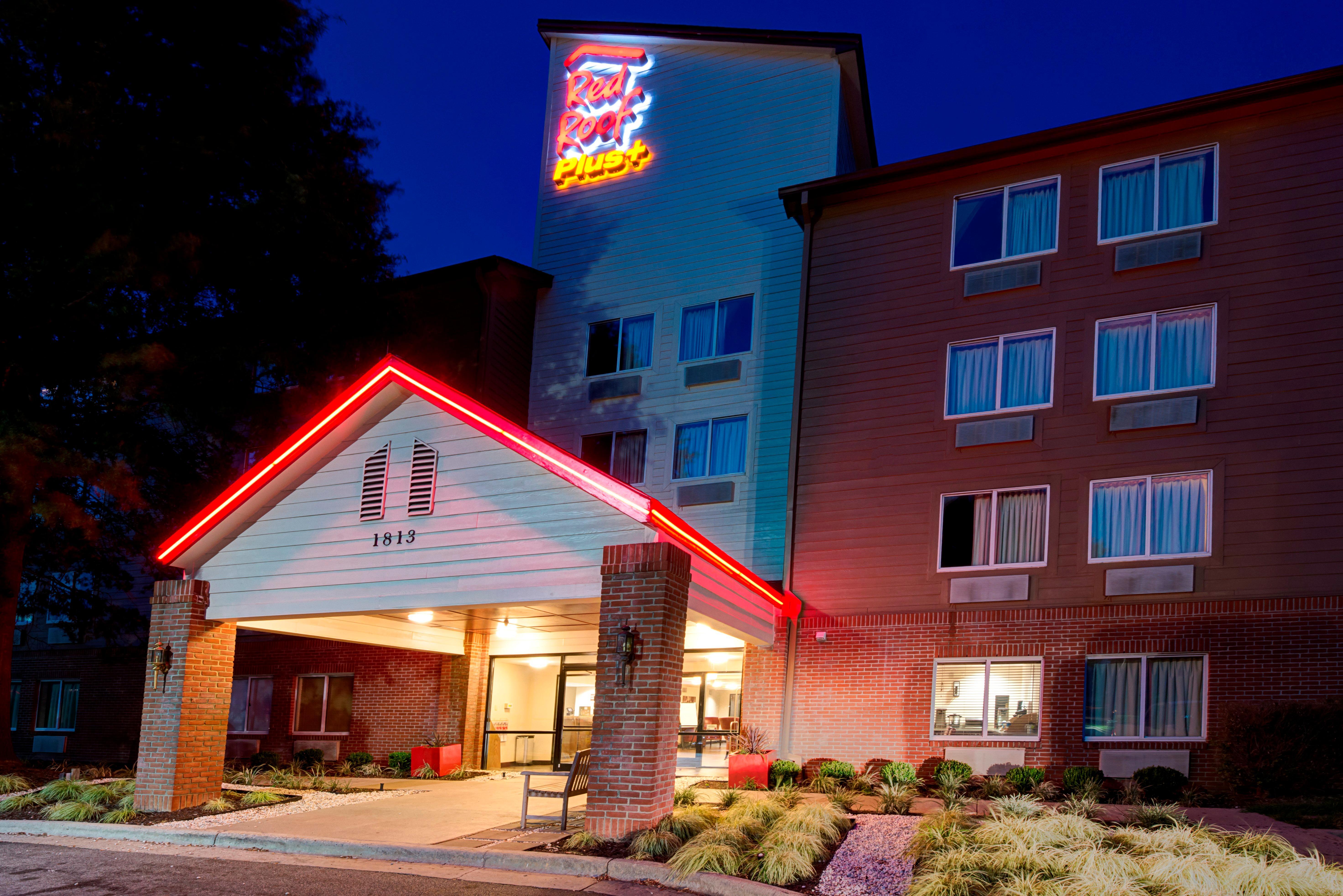เรด รูฟ พลัส+ รอลีจ์ เอ็นซีเอสยู - คอนเวนชั่น เซ็นเตอร์ Hotel ราลลี ภายนอก รูปภาพ
