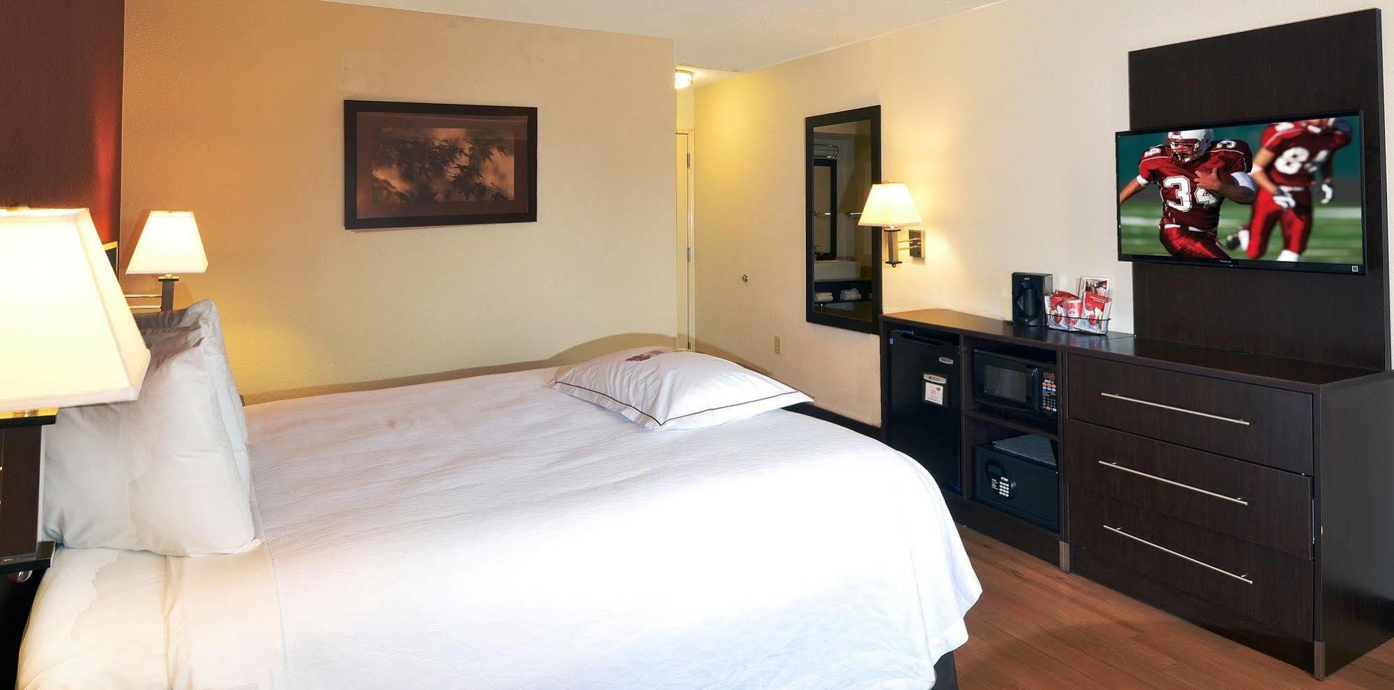 เรด รูฟ พลัส+ รอลีจ์ เอ็นซีเอสยู - คอนเวนชั่น เซ็นเตอร์ Hotel ราลลี ภายนอก รูปภาพ